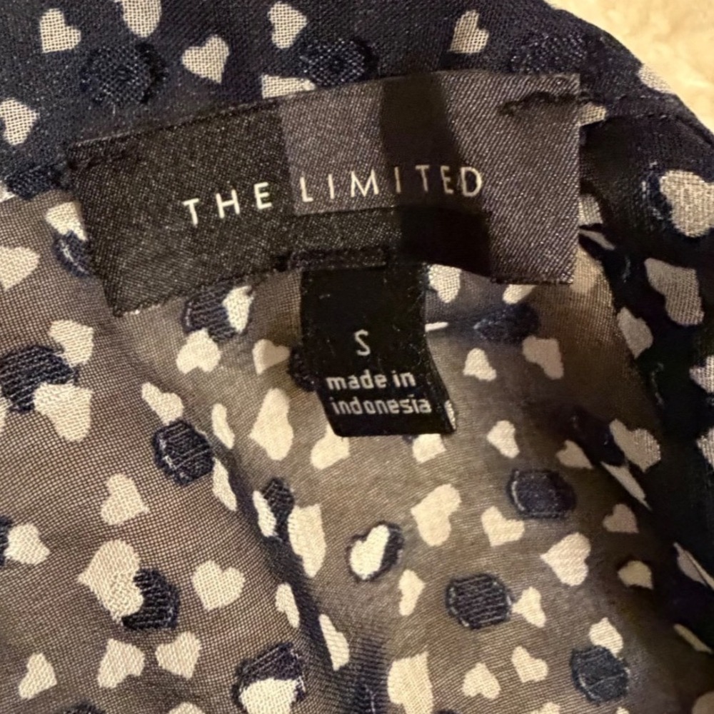 The Limited Navy Blue Heart Print Sheer Blouse Gold Button Roll Tab Sleeve S - Picture 10 of 11
